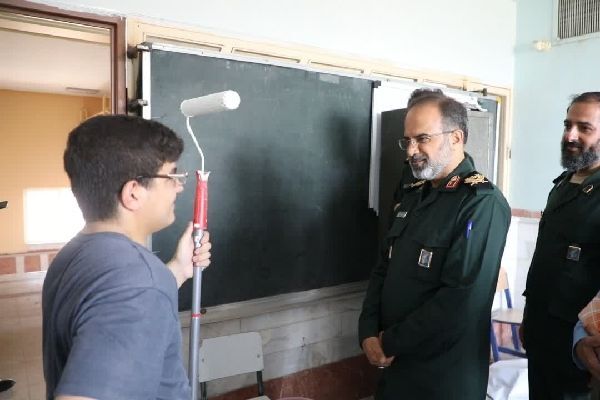 طرح «شهیدعجمیان» با هدف رنگ‌آمیزی و شاداب‌سازی مدارس در قم اجرا می‌شود