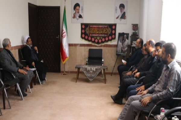 دیدار هیئت‌ نظارت انتخابات با امام جمعه کرمان