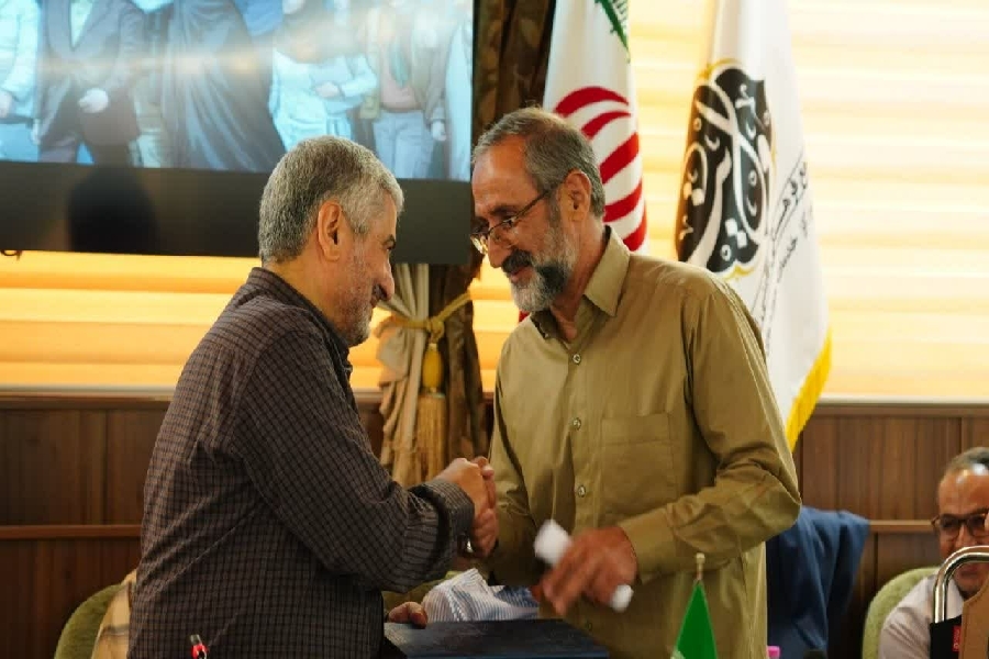 تقدیر از سیدعبدالله میراحمدی در همایش مجامع قرآنی عصر کشور