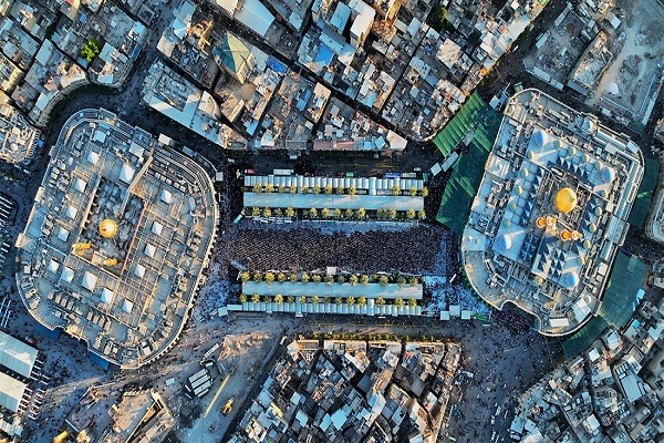 برگزاری نماز عید قربان در جوار حرم امام حسین (ع)