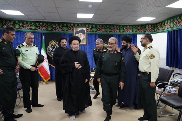 دیدار جانشین فرمانده انتظامی کشور  با نماینده ولی‎فقیه در لرستان
