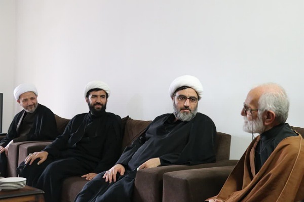 حجت الاسلام عزت زمانی معاون فرهنگی تبلیغی کشور در دیدار با پیرغلام اهل بیت