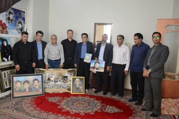 دیدار سرپرست جهاددانشگاهی لرستان با خانواده «شهیدان سلامتی»