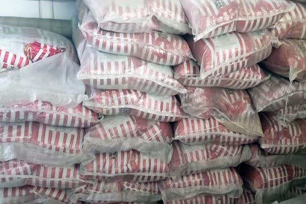 ارسالی/ توزیع 274 کیسه برنج بین نیازمندان بندرخمیر توسط خیر نیکوکار