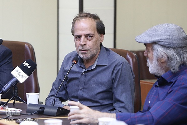 جاده اربعین جاده وحدت‌آفرین است/ سطحی‌نگری آفت برخی از جریان‌های شعر سرخ است