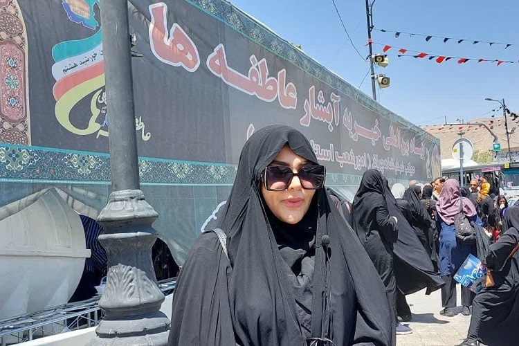 فرزانه زارع، مدیر بنیاد بین‌المللی خیریه آبشار عاطفه‌ها در استان فارس