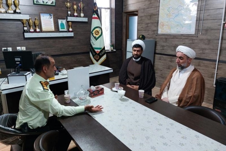 دیدار امام جمعه ارسنجان با فرمانده انتظامی