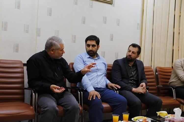 دیدار اعضای جهاد دانشگاهی همدان با آزاده دفاع مقدس
