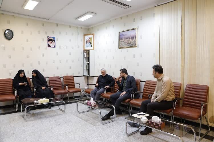 دیدار اعضای جهاد دانشگاهی همدان با آزاده دفاع مقدس