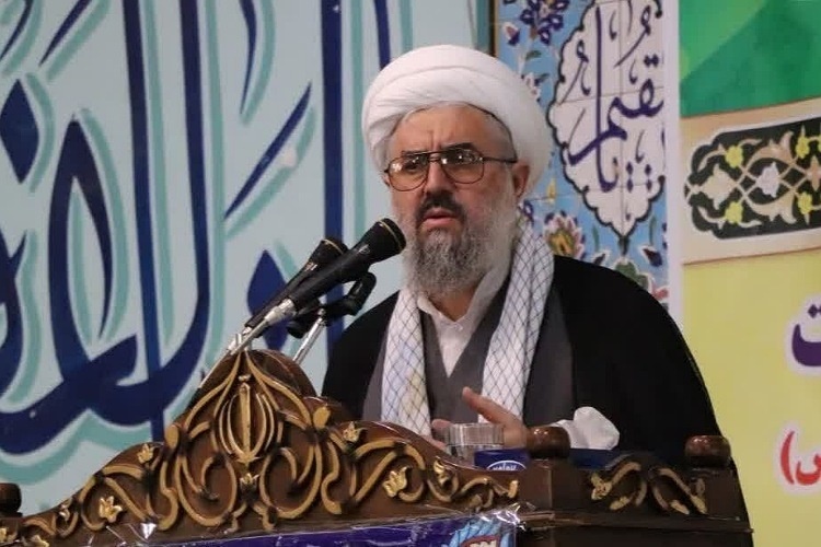 وی ادامه داد:  به توهین کنندگان و حامیان آنها به  استکبار جهانی اعلام می کنیم اگر بخواهید در مقابل ارزشها و قرآن بایستید بدانید در مقابل تمام دنیای شما خواهیم ایستاد.