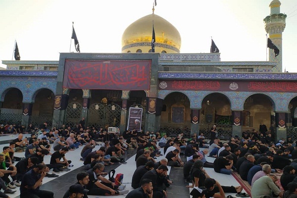 حضور عزاداران حسینی در حرم حضرت زینب(س) + فیلم/اماده