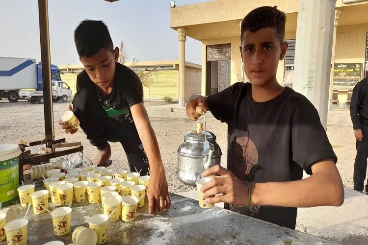 خدمت‌رسانی عاشقانه خادمان حسینی در مرز مهران