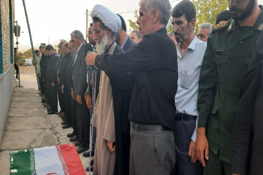اقامه نماز بر پیکر مادر شهیدان روحانی