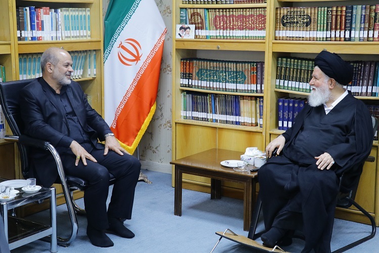 آیت‌الله سیداحمد علم‌الهدی، نماینده ولی‌فقیه در خراسان رضوی احمد وحیدی وزیر کشور