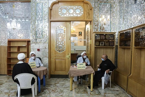 پاسخگویی سوالات در حرم بانوی کرامت