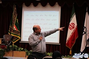 انس با قرآن صرفاً با آموزش تئوری محقق نمی‌شود