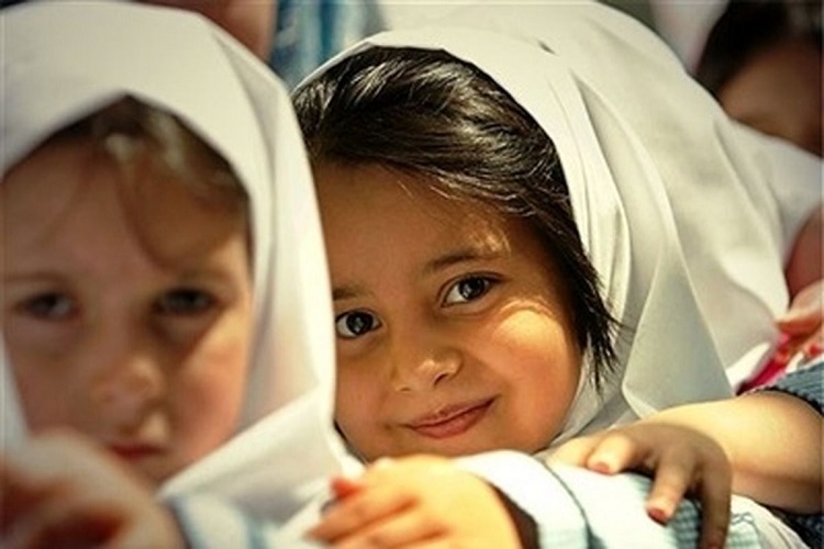 کمک به دانش آموزان نیازمند