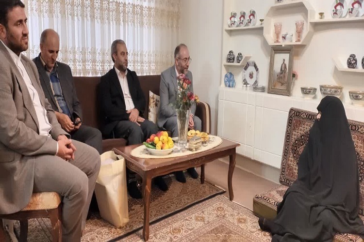 دیدار رئیس سازمان جهاددانشگاهی آذربایجانشرقی با خانواده شهید «علیرضا رضوانجو» دیدار رئیس سازمان جهاددانشگاهی آذربایجانشرقی با خانواده شهید «علیرضا رضوانجو»