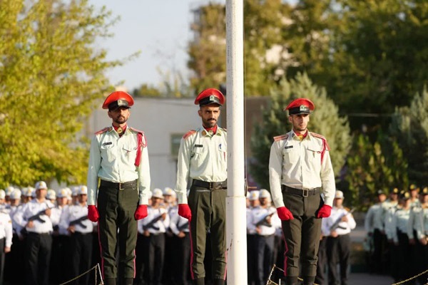 صبحگاه مشترک یگان‌های نظامی و انتظامی لرستان
