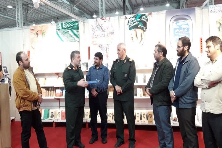 نمایشگاه کتاب دفاع مقدس همدان