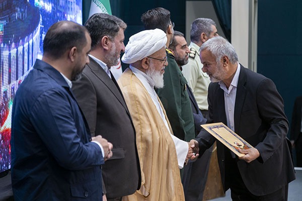 تجلیل از خادمان پیاده‌روی اربعین حسینی در یزد