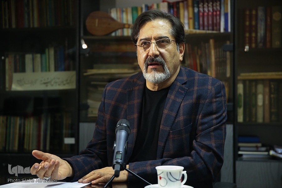 حافظ دعوت‌کننده همواره انسان به «صبر، امید و توکل» است