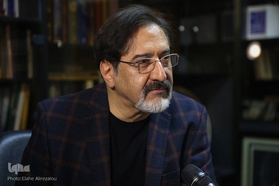حافظ دعوت‌کننده همواره انسان به «صبر، امید و توکل» است