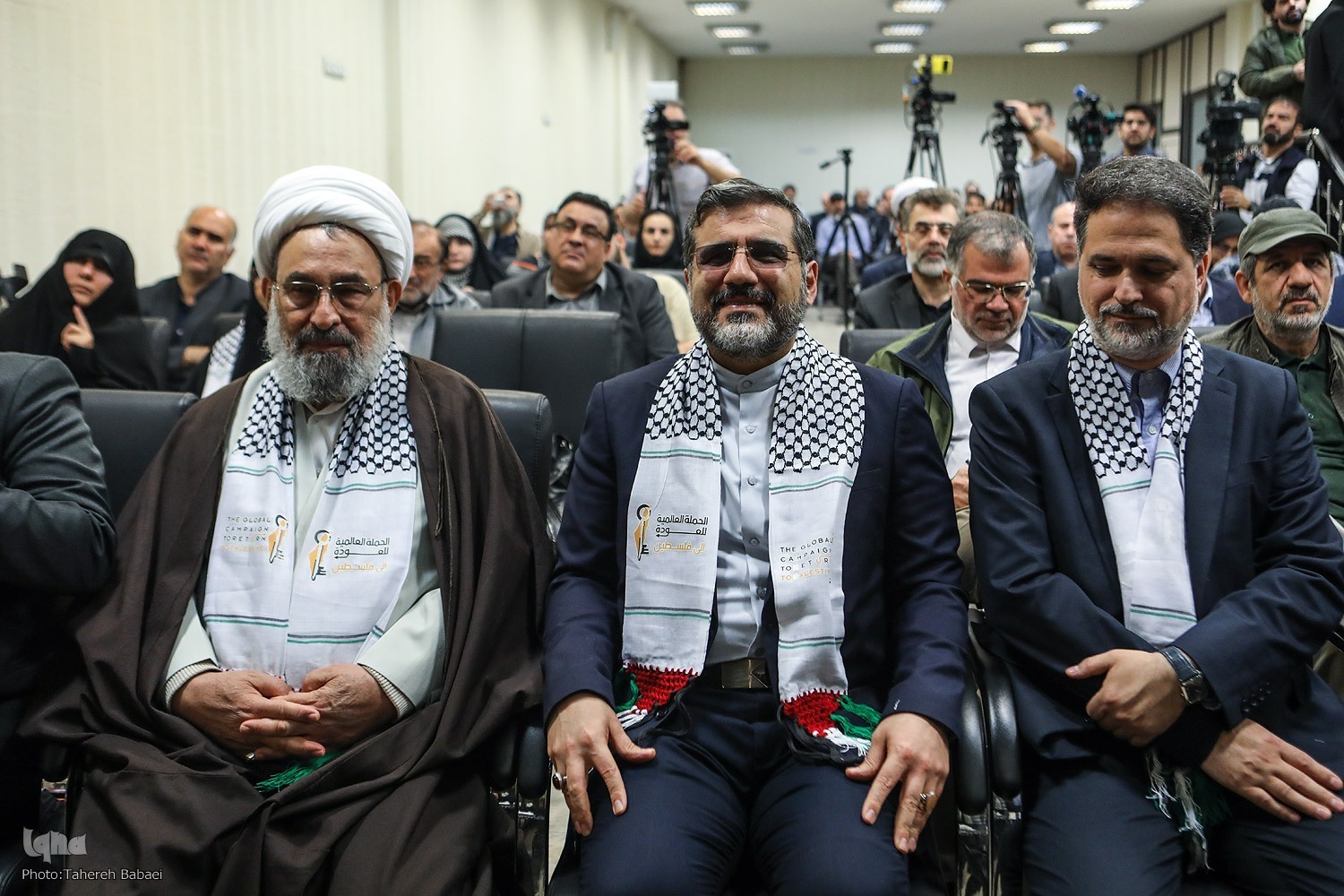 قلب نگران و چشمان گریان پزشکان و دانشگاهیان