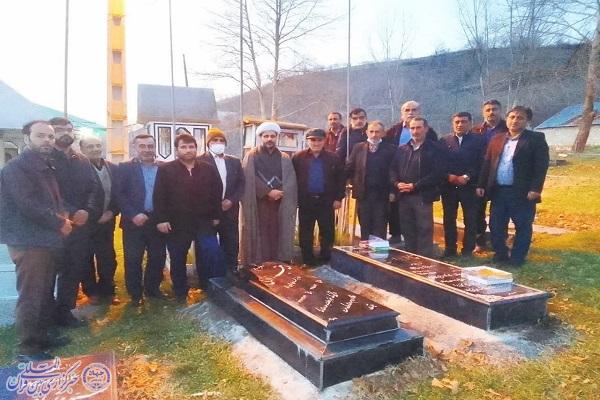 غبار روبی و گل افشانی مزار شهدای دفاع مقدس و مدافع حرم شهرستان سوادکوه غبار روبی و گل افشانی مزار شهدای دفاع مقدس و مدافع حرم شهرستان سوادکوه
