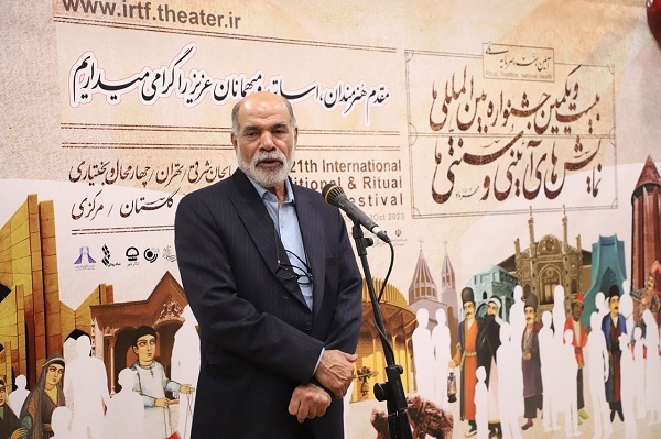 تلاش برای سالانه شدن جشنواره و راه‌اندازی مرکز تئاتر ملی