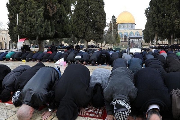 اقامه نماز ده‌ها هزار فلسطینی در مسجد الاقصی به مناسبت ولادت رسول اکرم(ص)/اماده