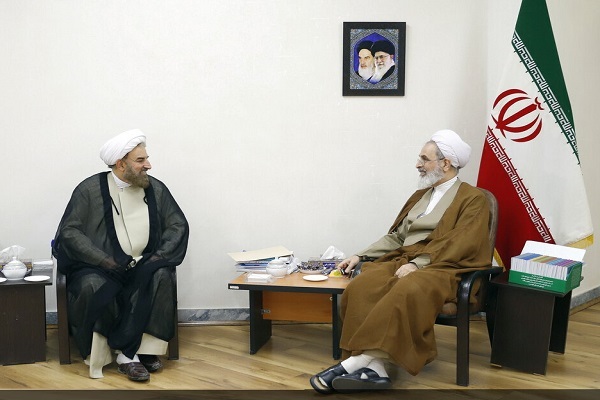 سفیر جدید ایران در واتیکان با آیت‌الله اعرافی دیدار کرد