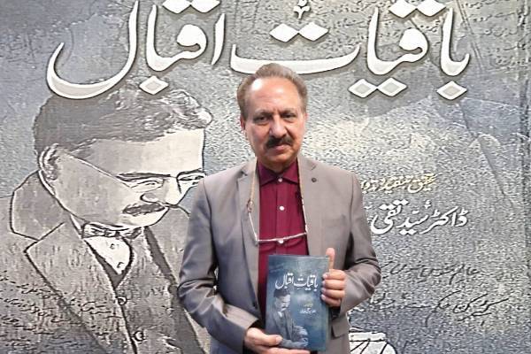 در حال تکمیل / رهبری؛ اقبال لاهوری را به لحاظ تفکری یکی از معماران انقلاب می‌داند
