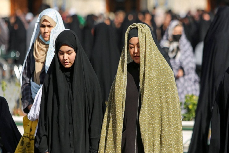 تشرف بانوی تایلندی به دین اسلام در حرم رضوی