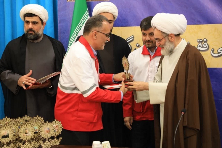 تقدیر نماینده ولی فقیه از فعالان هلال احمر
