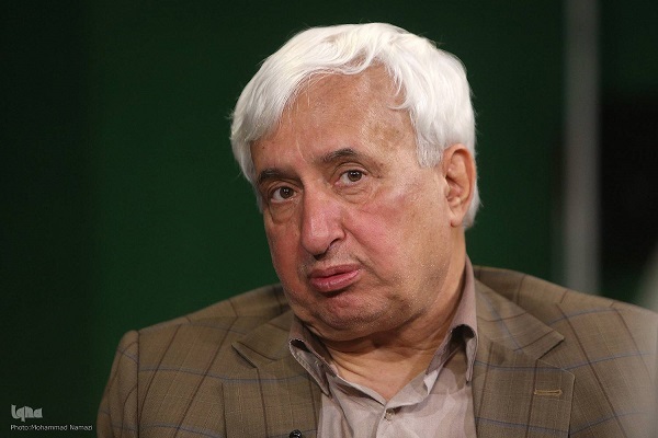 انقلاب اگر ادبیات خود را نداشت نسل نویسندگان معاصر مجال ظهور نداشتند/ دانشکده‌ها در رشته ادبیات پایداری شاهنامه تدریس می‌کنند + فیلم