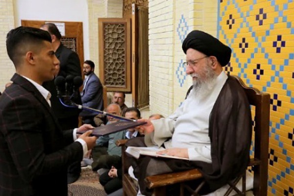 تجلیل آیت الله نورمفیدی از ورزشکار گلستانی