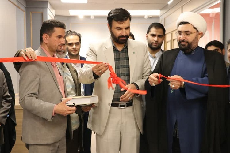 حجت‌الاسلام و المسلمین علی اکبر سبزیان، مدیرکل کتابخانه‌های عمومی خراسان رضوی مجتبی محمودی، مدیر سازمان اسناد و کتابخانه ملی ایران منطقه شرق کشور