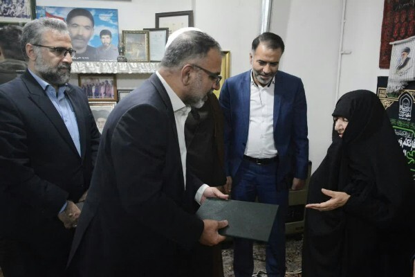 دیدار با مادر شهیدان زیودار در لرستان