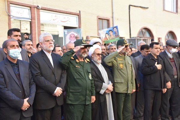 سردار ملک شاهکوهی فرمانده سپاه نینوا گلستان در مراسم تشییع پدر شهیدان بهمنی نژاد