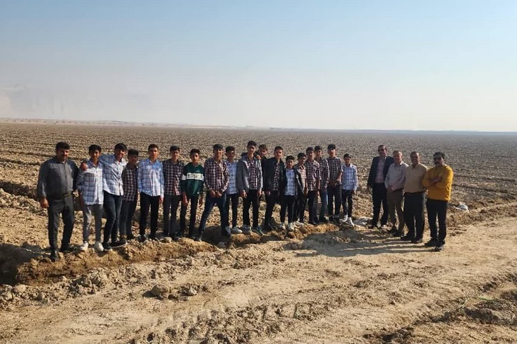 درختکاری دانش آموزان اشکنان