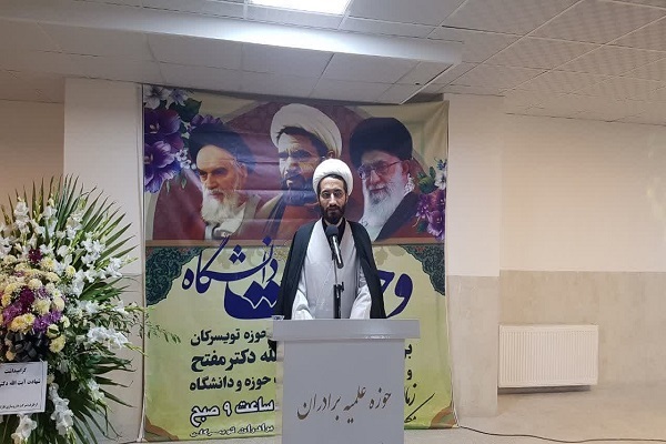 حجت‌الاسلام والمسلمین علی لطیفی، معاون وزیر آموزش و پرورش