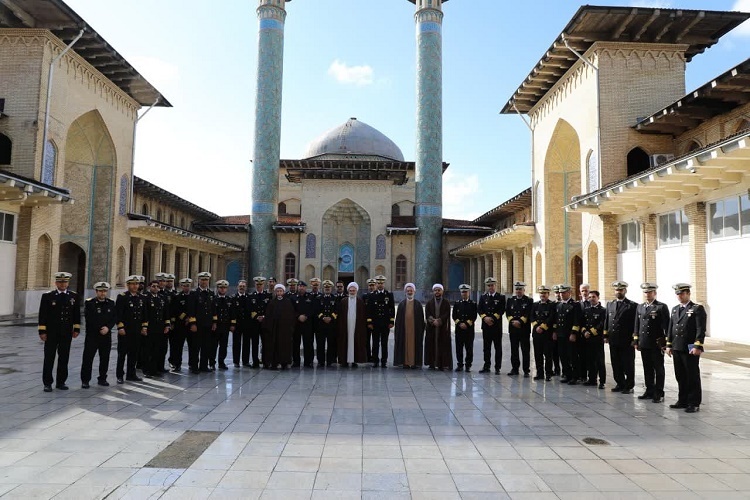 دیدار نماینده ولی فقیه در گیلان با فرماندهان نیروی دریایی مستقر در استان دیدار نماینده ولی فقیه در گیلان با فرماندهان نیروی دریایی مستقر در استان