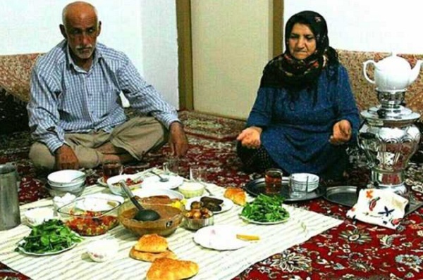 حفظ حرمت همسایه و اشتراک سفره سحر و افطار از «کاسِم‌سا» تا «شو نشینی»