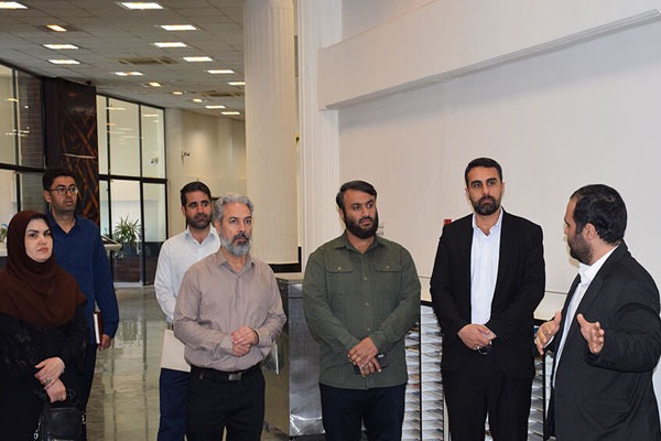 بازدید مدیرکل کانون لرستان از کتابخانه مرکزی خرم آباد