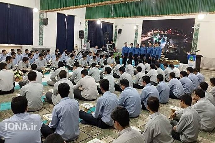 محفل انس با قرآن در دبیرستان ملک‌ثابت یزد برگزار شد + فیلم