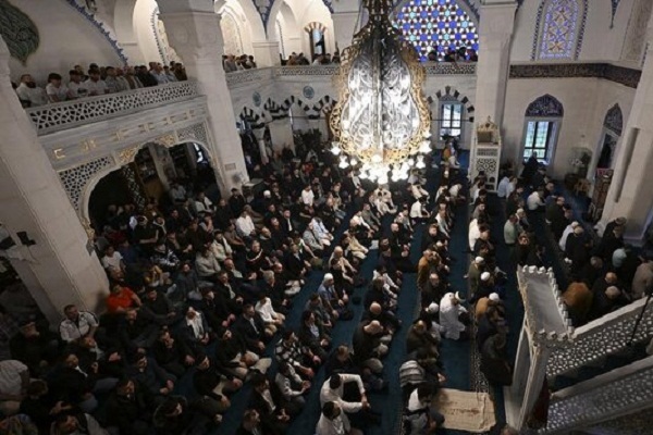 اقامه نماز عید فطر در کشورهای مختلف جهان + عکس