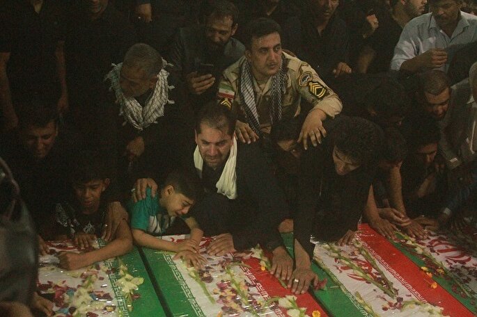 عکس | تشییع پیکرهای ۵ شهید حادثه تروریستی سیب‌ و سوران در زابل