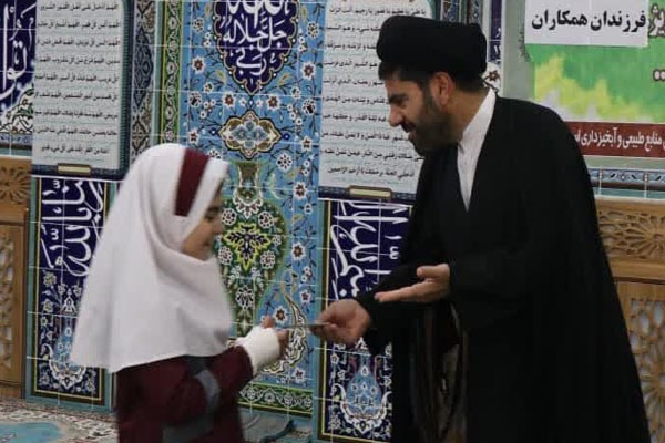 تجلیل از منتخبان مسابقات کتابخوانی «نماز و مهدویت» منابع طبیعی لرستان