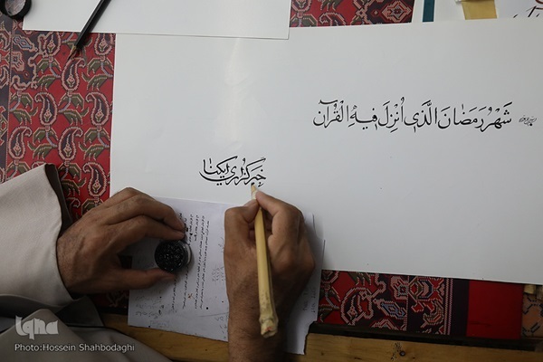 شاگردی که هنوز مشق می‌نویسد